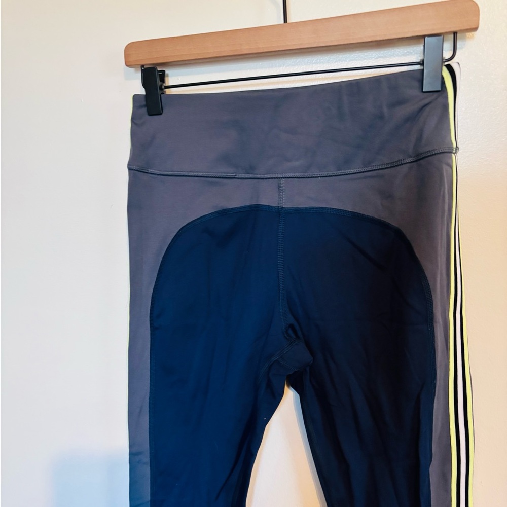 Avia blue and grey leggings size medium - Picture 2 of 4